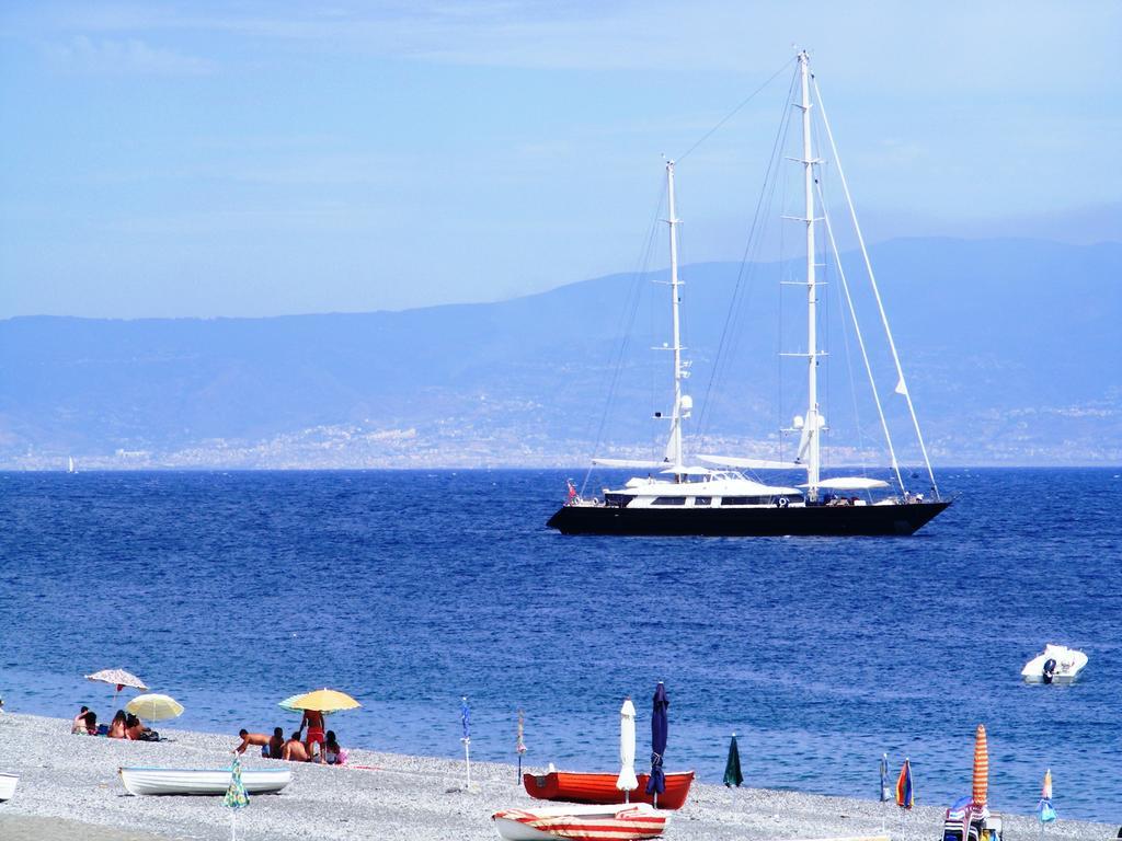 Villetta Singola "Lilla" Ali Terme Buitenkant foto