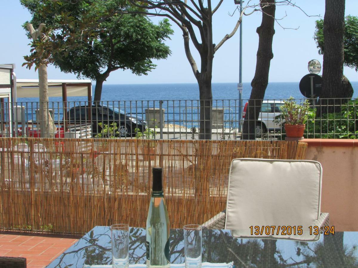 Villetta Singola "Lilla" Ali Terme Buitenkant foto